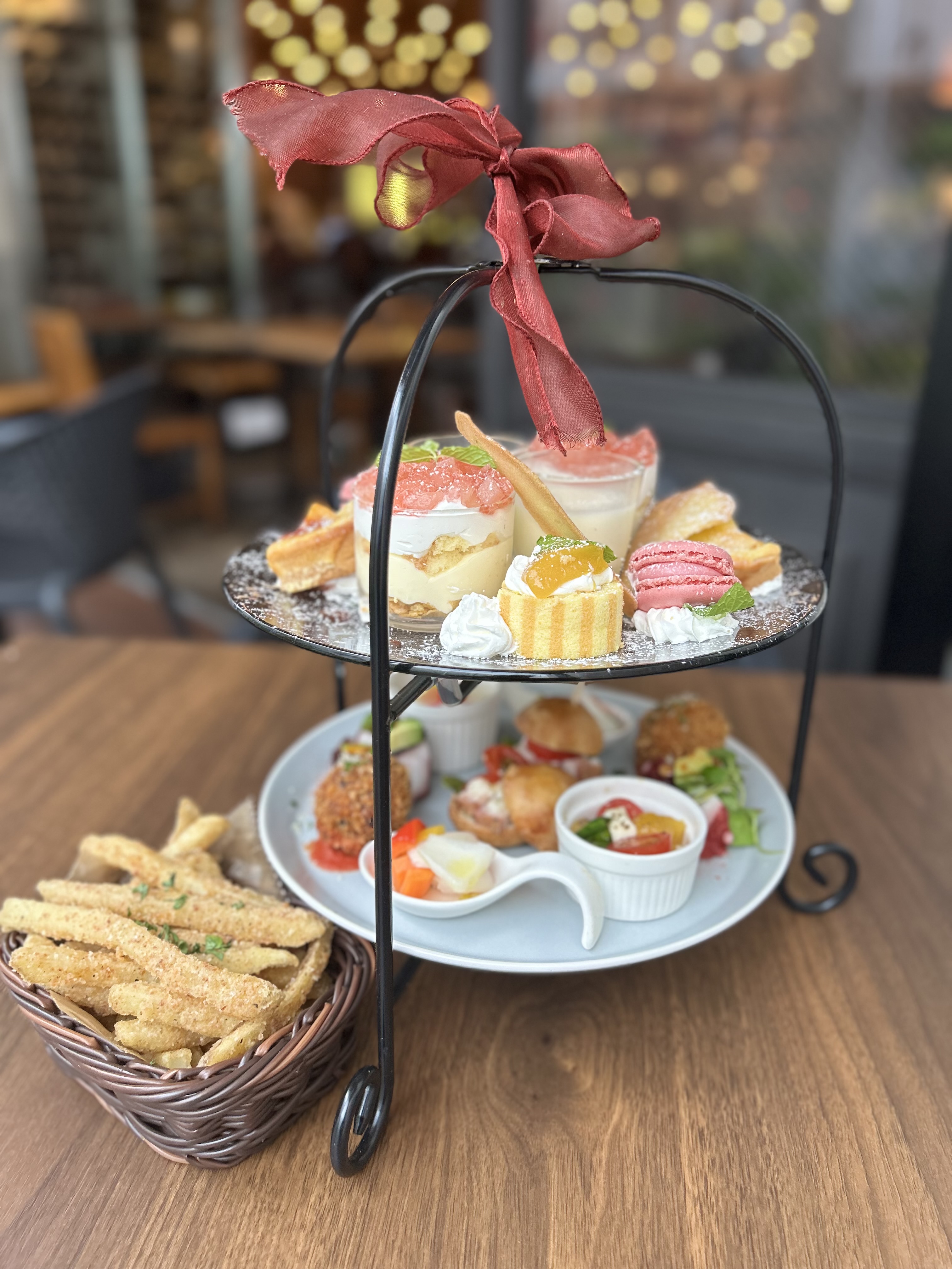  【トロピカルフルーツのリッチアフタヌーンティー】トロピカルフルーツのスイーツやセイボリー10種＋カフェフリー