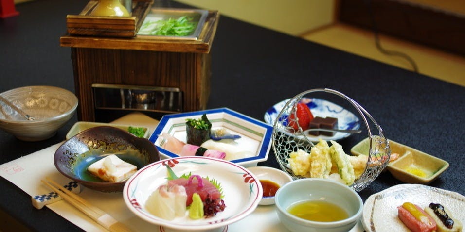 【湯豆腐會席】前菜、生魚片、燒物等共8道菜品