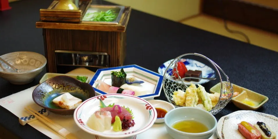 【湯豆腐會席】前菜、生魚片、燒物等共8道菜品