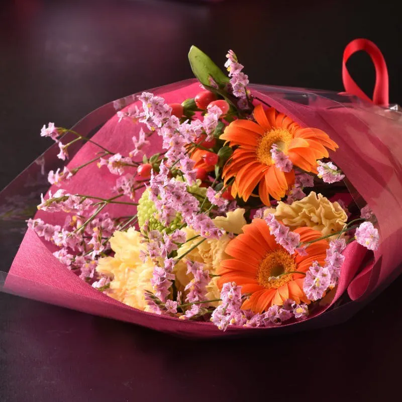 【保证窗边座位 适合纪念日、生日庆祝及求婚 /Auspicious 】 特选和牛西冷牛排罗西尼风味、伊势龙虾与鲍鱼焗烤等 特典:附赠祝酒用起泡酒、花束、蛋糕及空中庭园展望台入场券