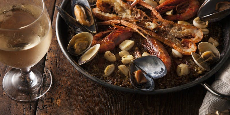 【ディナー：飲み放題付】名物パエリアと人気のタパスを味わうディナーコース
