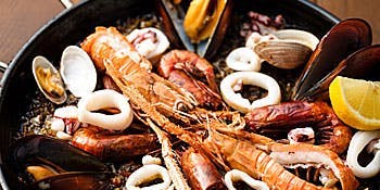 【ランチ：人気No,1タパスランチ】タパス8種や選べる本格パエリアなど贅沢全5皿