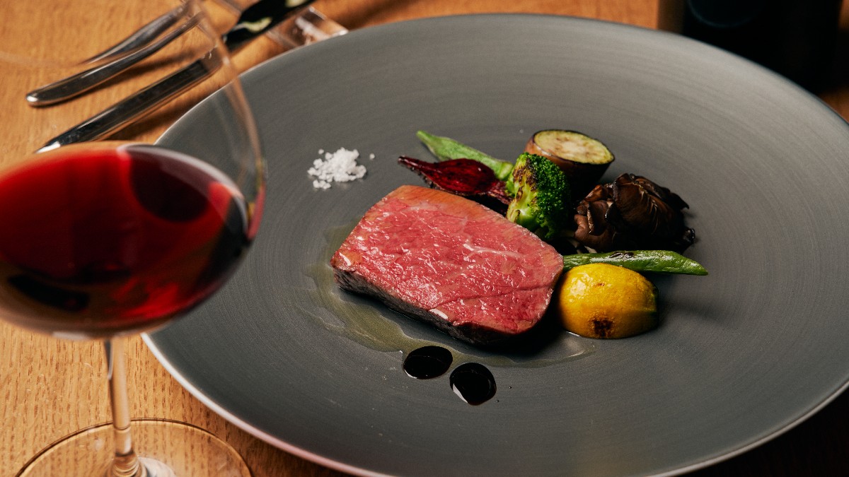 Chef’s Choice Course: An 8-course menu featuring the finest ingredients of the day
