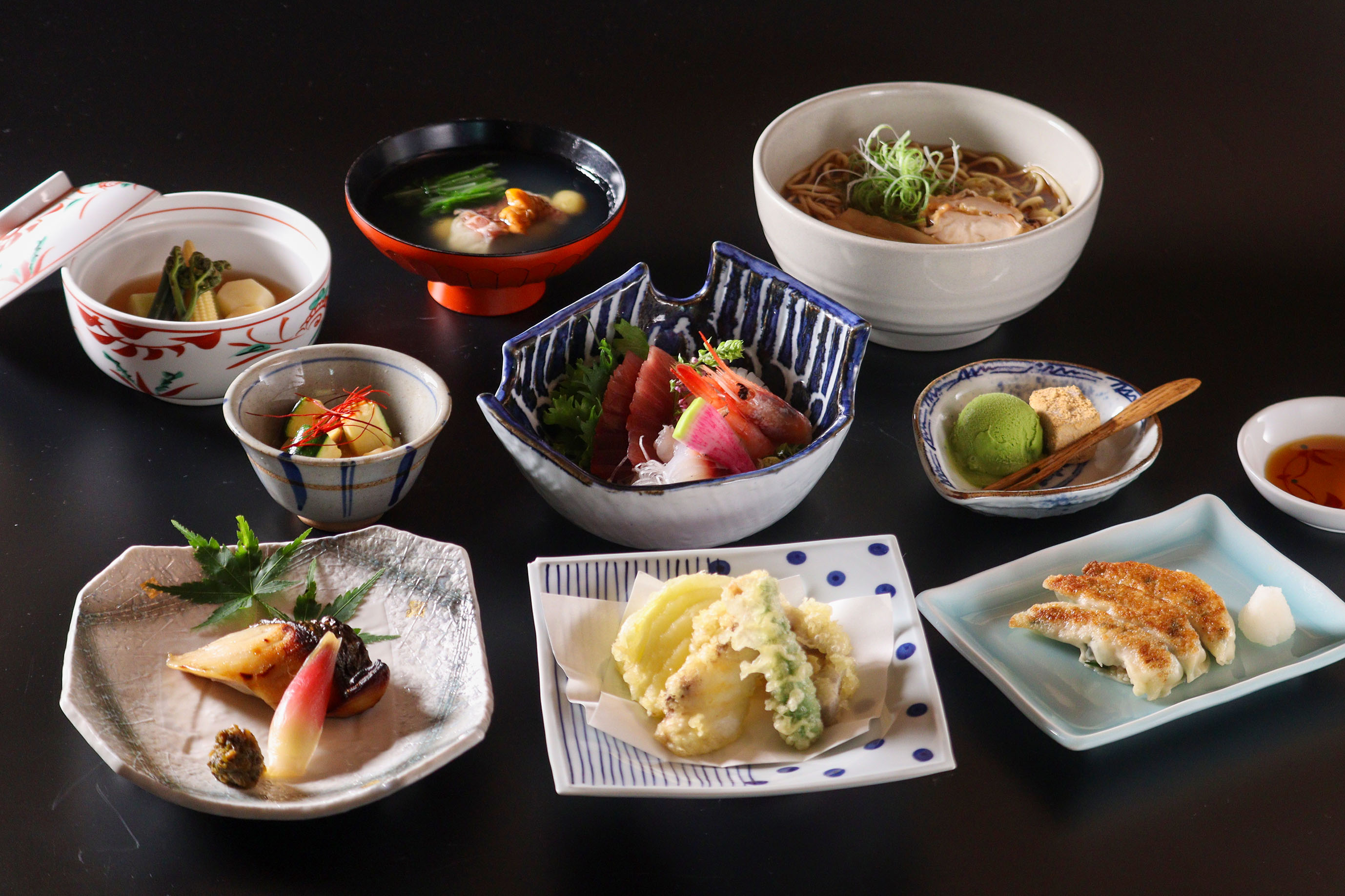 [Local Fish Kaiseki] Assortment of Three Kinds of Fresh Fish, Tempura of Local Fish and Seasonal Vegetables, and More - Total of 9 Dishes