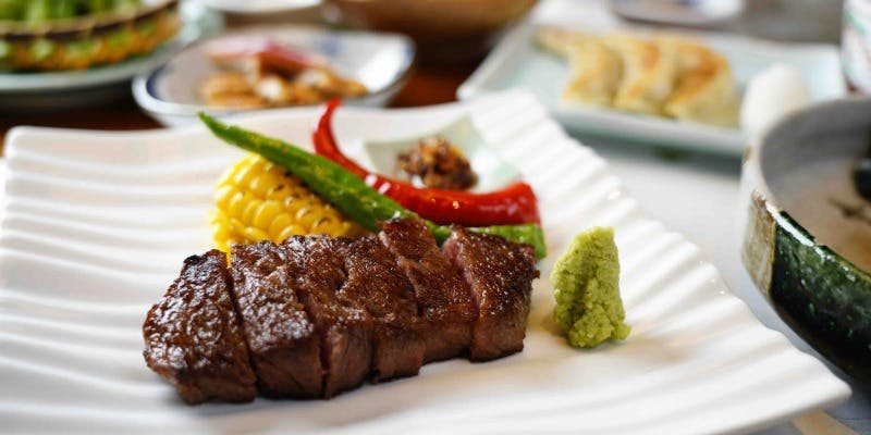 【春夏秋冬 季の庭会席】＜弥生＞ 焼物に和牛ステーキを据え、海山の恵みを極めた至極会席