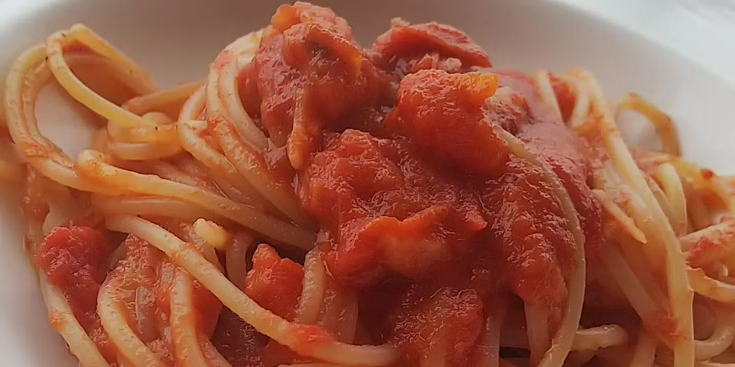 Pasta Lunch: Assorted appetizers, choice of pasta, desserts, and more, a total of 6 items