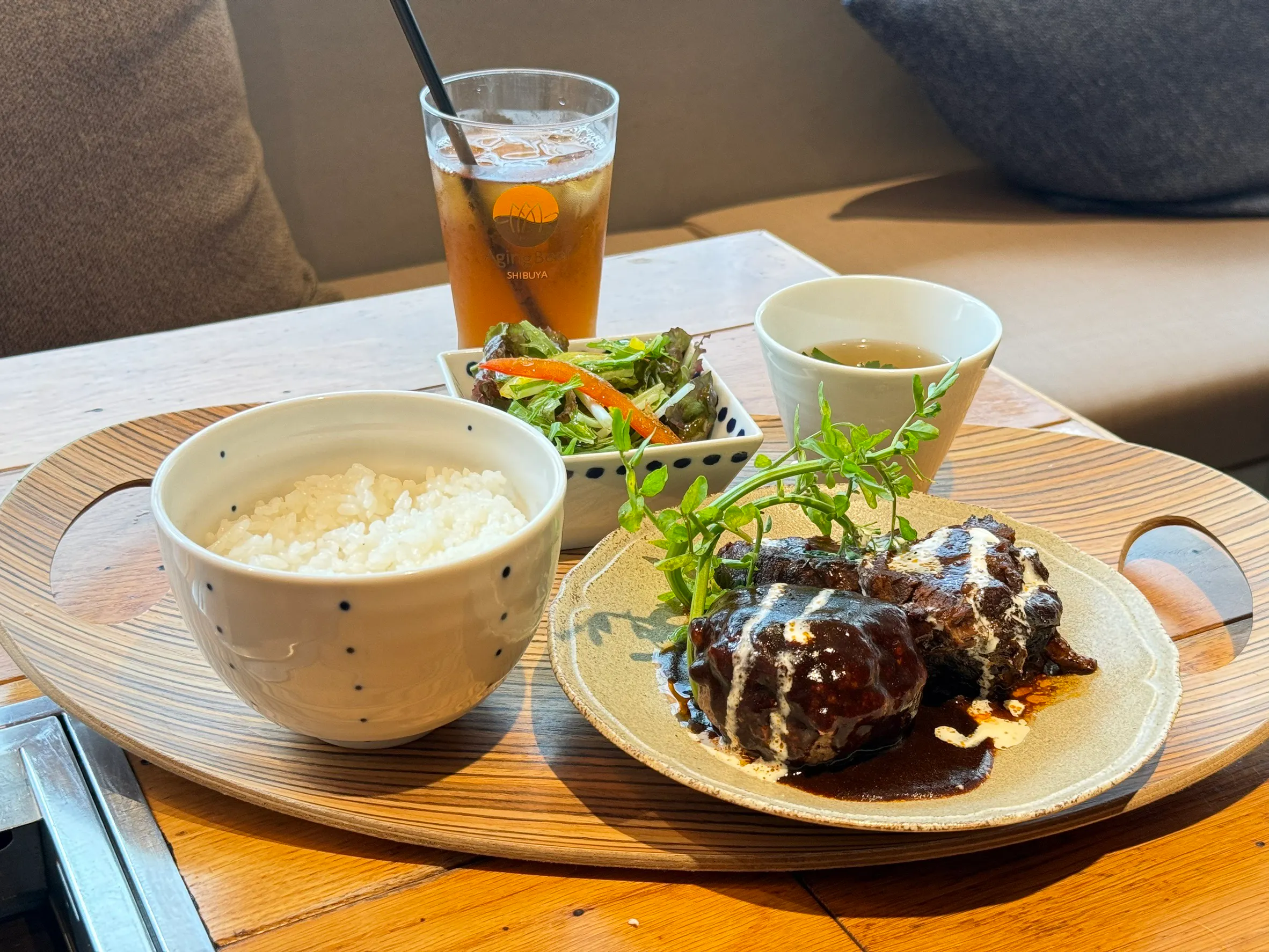 平日限定〇熟成和牛黒デミグラスハンバーグ＆ビーフシチュー