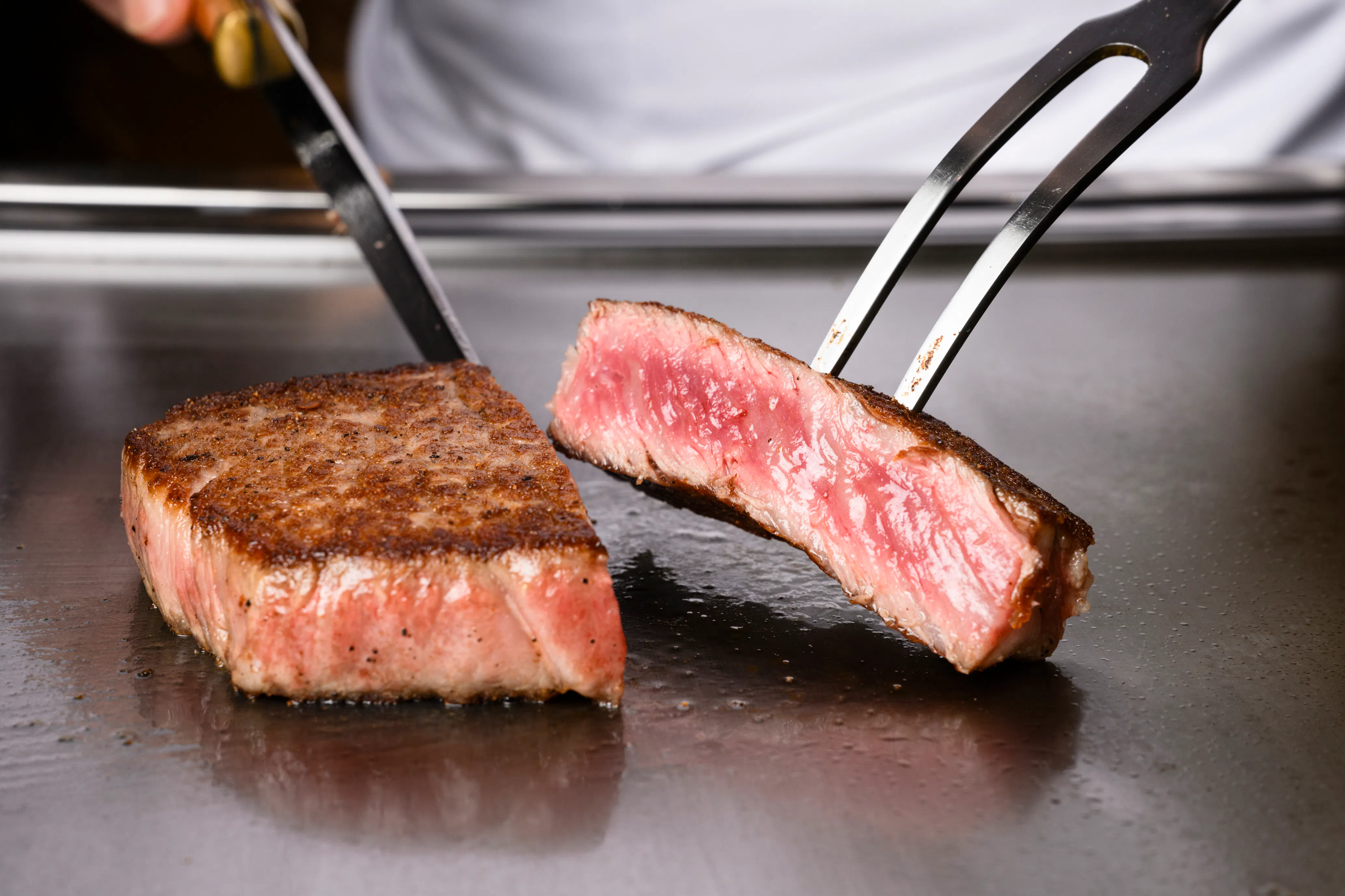 【ネット予約限定】A5黒毛和牛霜降肉と赤身肉のステーキコース