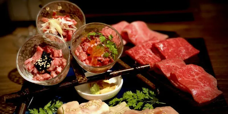 【プレミアム飲み放題付き】ユッケ三種食べ比べコース【希少部位多数】
