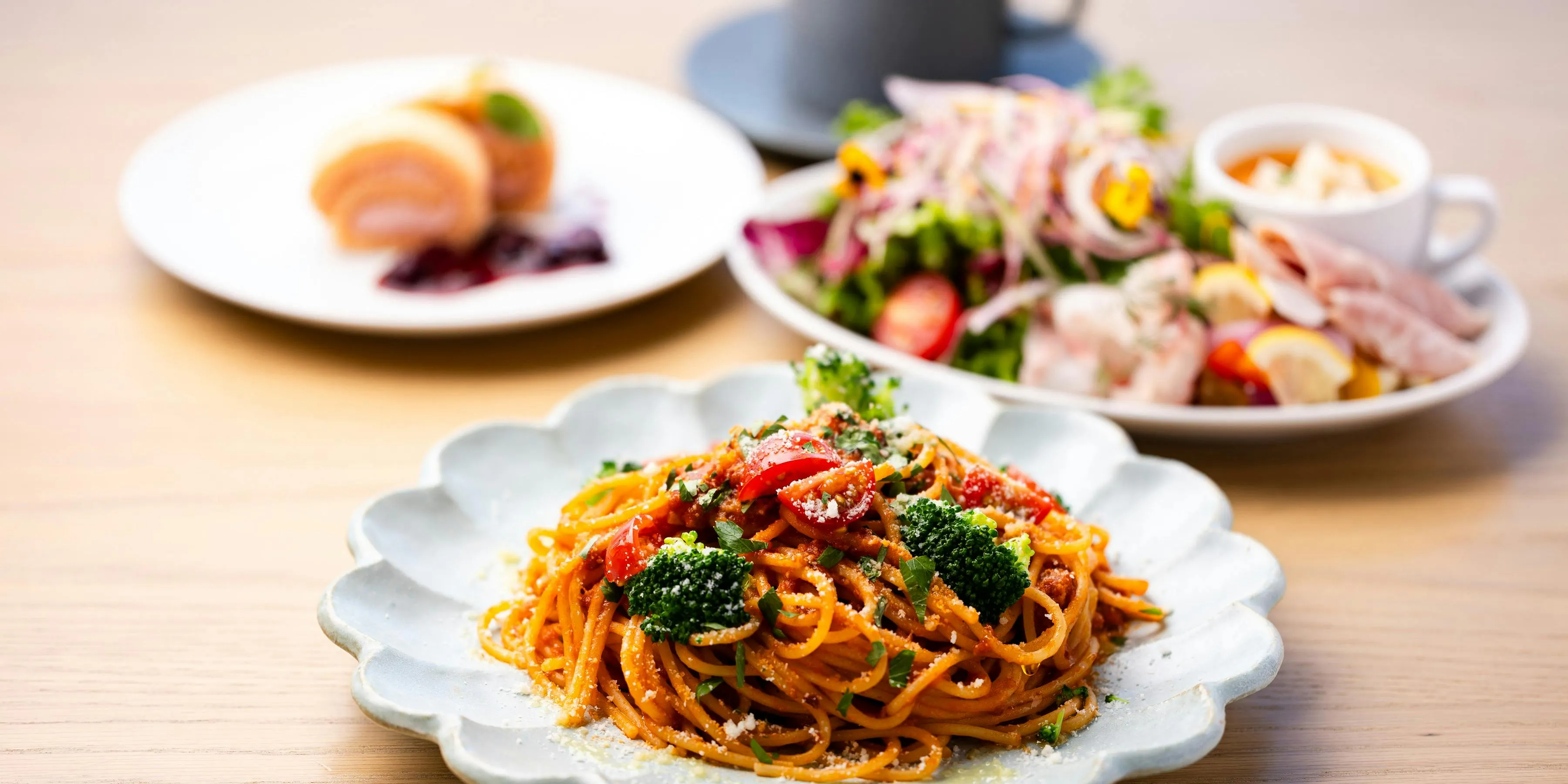 【スペシャルランチコース】 前菜、選べるパスタ、チキンなど全4皿
