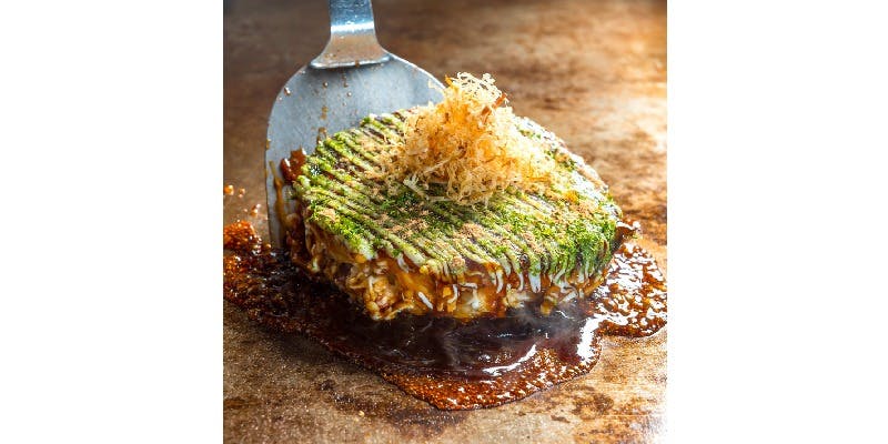 [Masterful Craftsmanship!] Indulge in an exquisite teppanyaki experience with our "Okonomiyaki Course," featuring all-you-can-drink for 120 minutes!