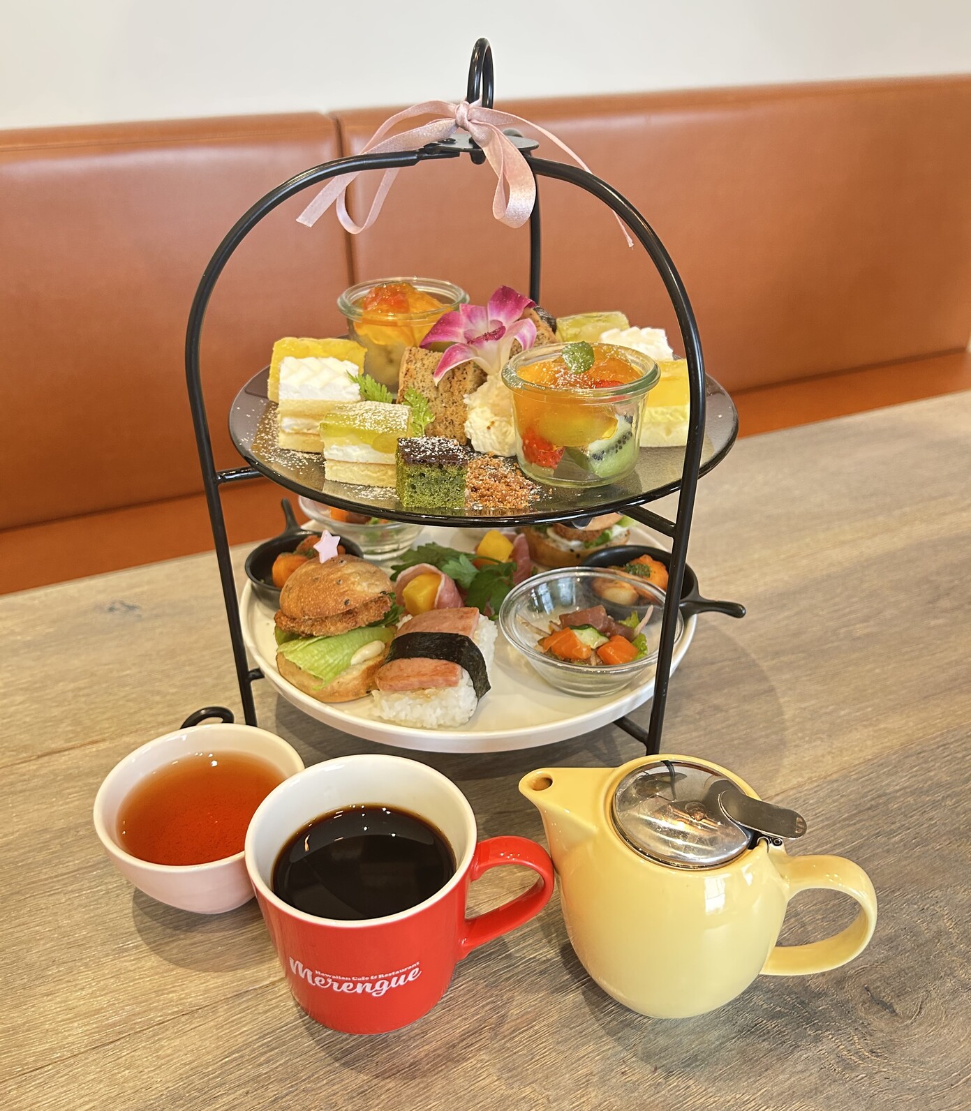 【トロピカルアフタヌーンティー】スイーツとセイボリーなど