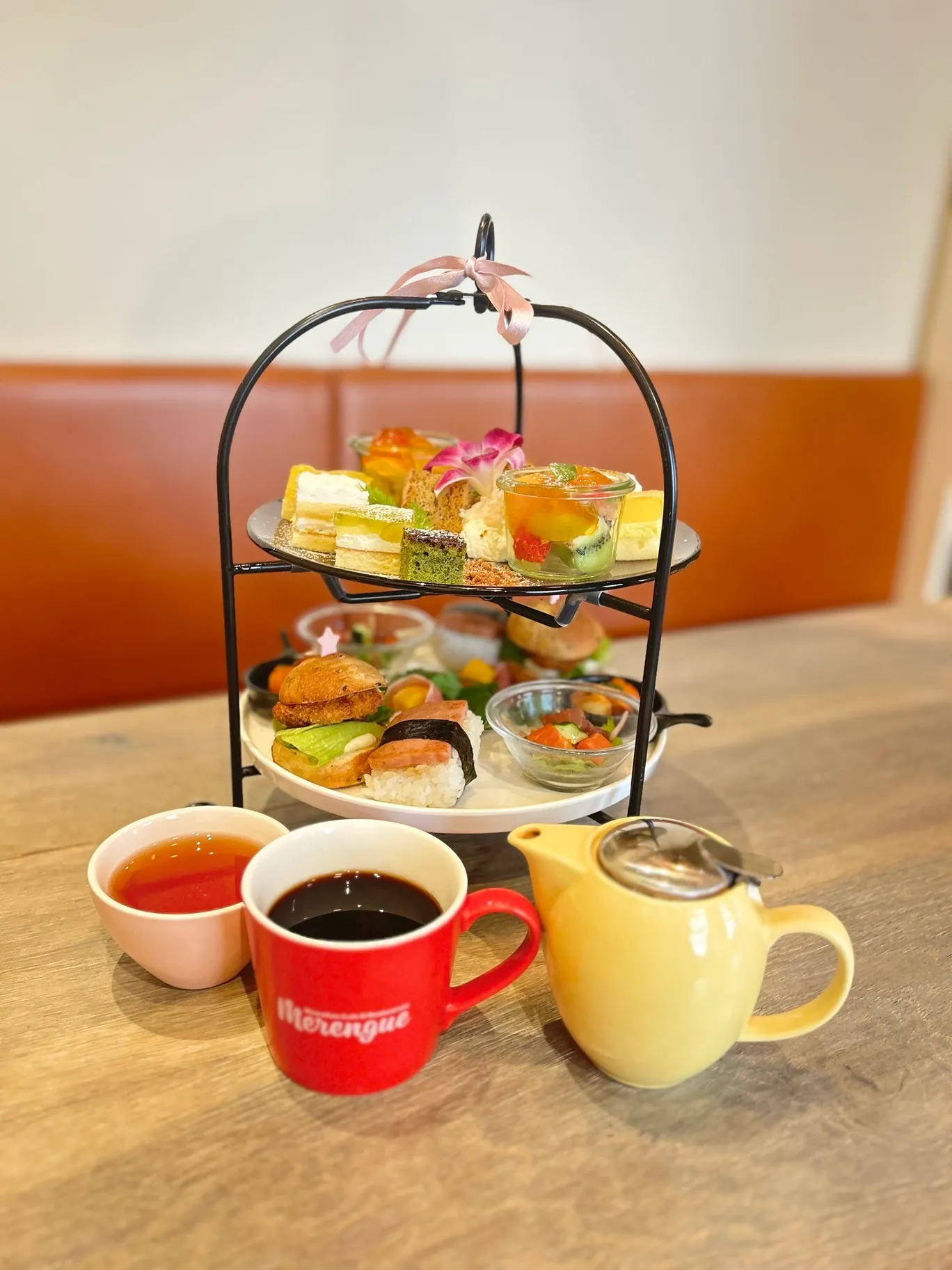【トロピカルアフタヌーンティー】季節のスイーツ&セイボリー