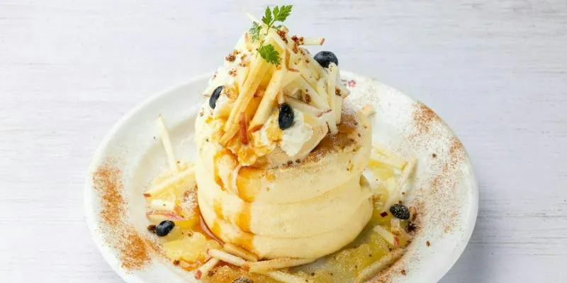 【期間限定アフタヌーンティー】季節のスイーツやリンゴのパンケーキ
