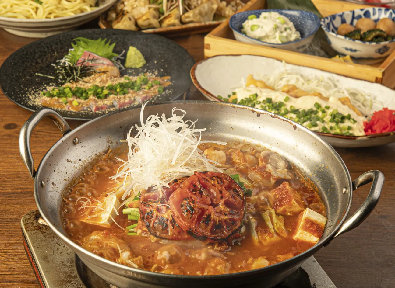 [Course for Groups of 8 or More] 8 Dishes Including Rich Special Chige Offal Hot Pot with Roasted Tomatoes and Kyushu Specialty Chicken Nanban with Black Vinegar, with 3 Hours of All-You-Can-Drink, 4,500 yen