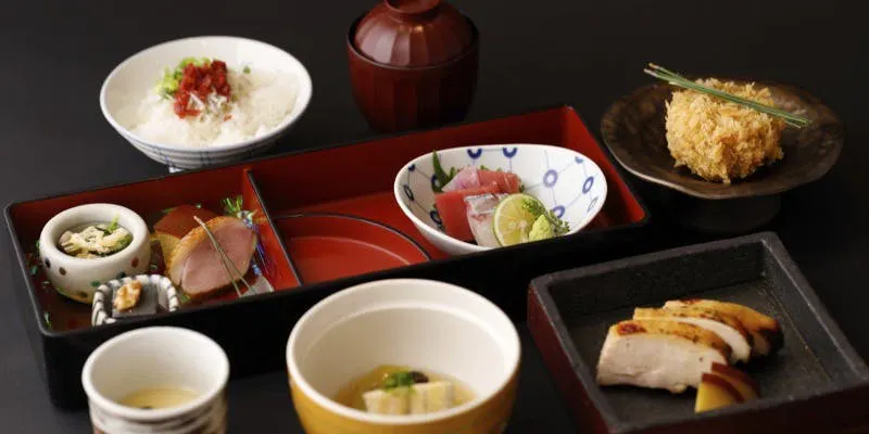 包间保证【彩】隐房午餐会席7道菜　2500円（税込）