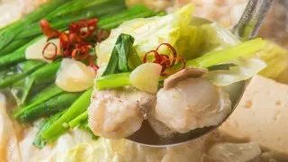名物国産牛もつ鍋や炭火焼鳥など10品