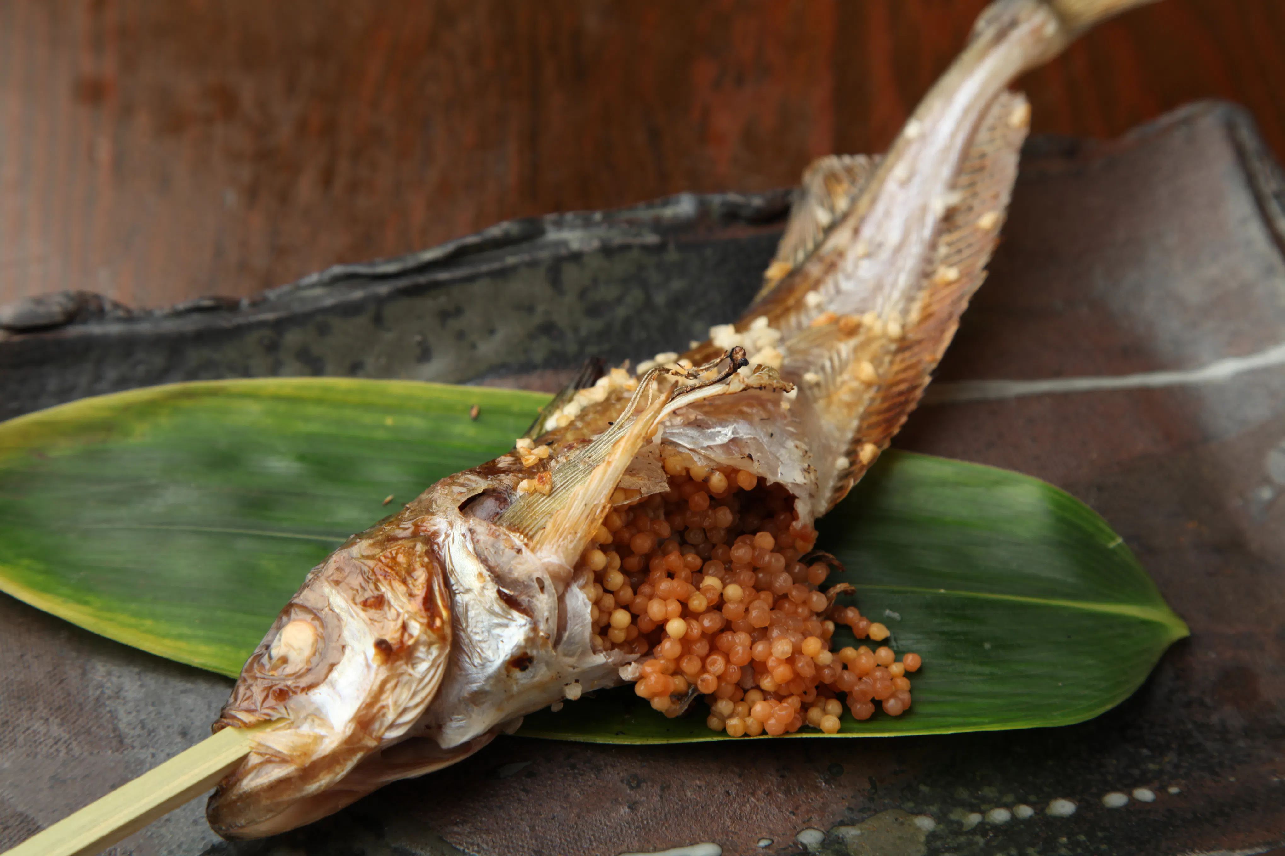 A total of 12 dishes, including the specialty grilled hatahata with roe and skewered Hinai Jidori chicken, as well as signature delicacies