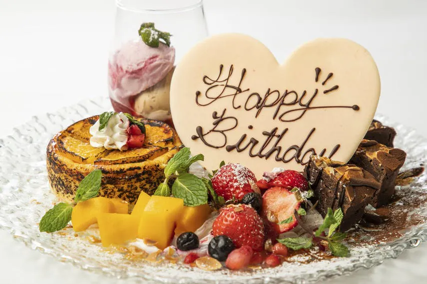 【含2H畅饮】～Anniversary套餐～纪念日适用・用留言餐盘庆祝！豪华塔帕斯等共8道菜