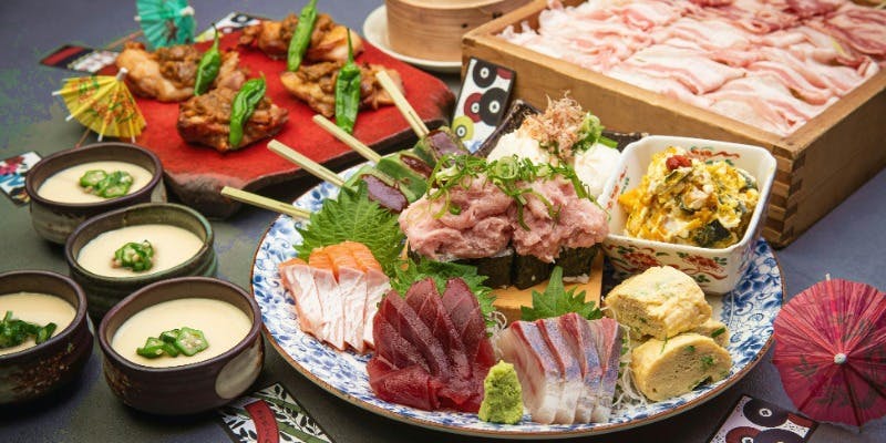 Enjoy 10 popular Kyomachiya dishes including bamboo steamer pork and beef, and assorted sawachi-style platters.