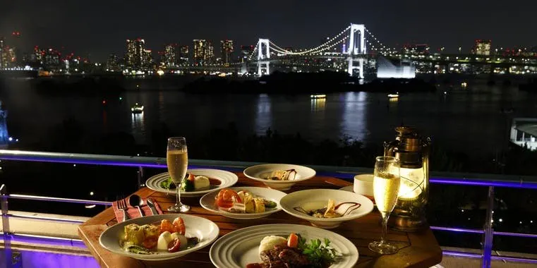 東京湾の見えるテラスで特別な日を★乾杯スパークリングワイン＆ケーキ付き記念日プラン8品+セルフバー2時間飲み放題(テラス席限定)