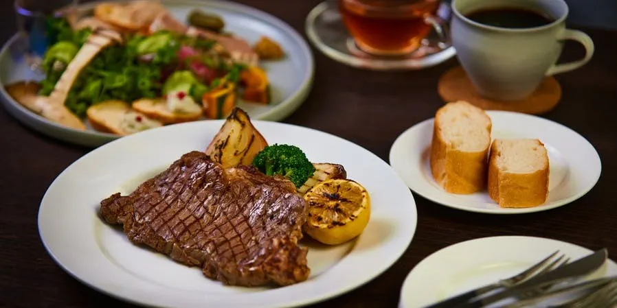 【2時間飲み放題ビール付】牛もも肉がメイン!オードブルからデザートまで8品