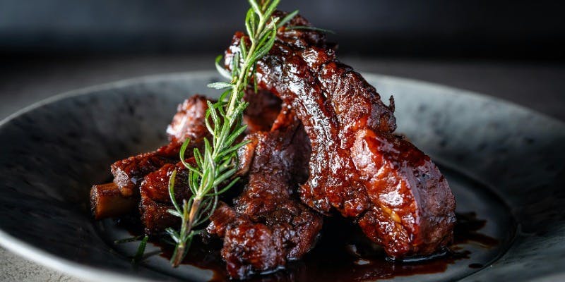 [Course B] 8 dishes including WARAYAKI pork back ribs and seared bonito