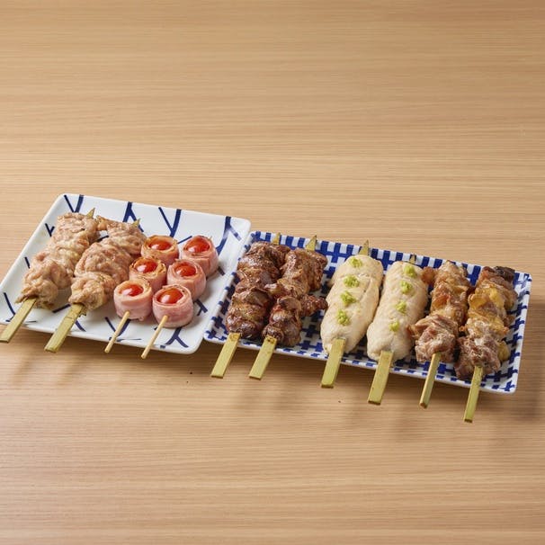 For dining as a couple or a casual gathering. [Hyakucho Specialty: Chef’s Selection of 5 Kinds of Skewers + Sake Accompaniments, with 2 Hours of All-You-Can-Drink] 5,500円(税込)
