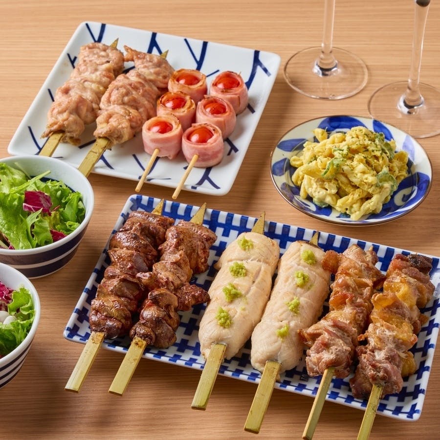 Ideal for dining as a couple or for casual gatherings. Want to enjoy plenty of skewers!! Want to drink plenty!! [Hyakutori Specialty: Chef’s Choice 8 Kinds of Skewers with 2 Hours of All-You-Can-Drink] 6,500 yen (tax included)