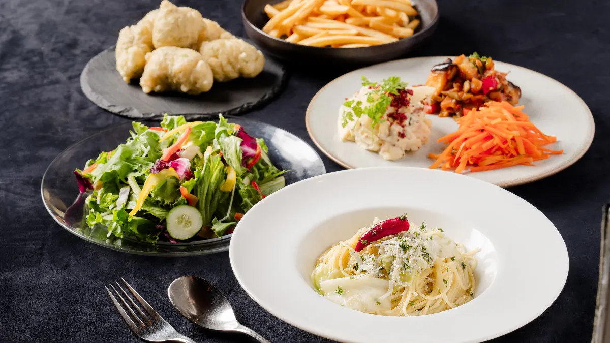 Dinner: Share Course B with Pasta, Pizza, and a Main Dish
