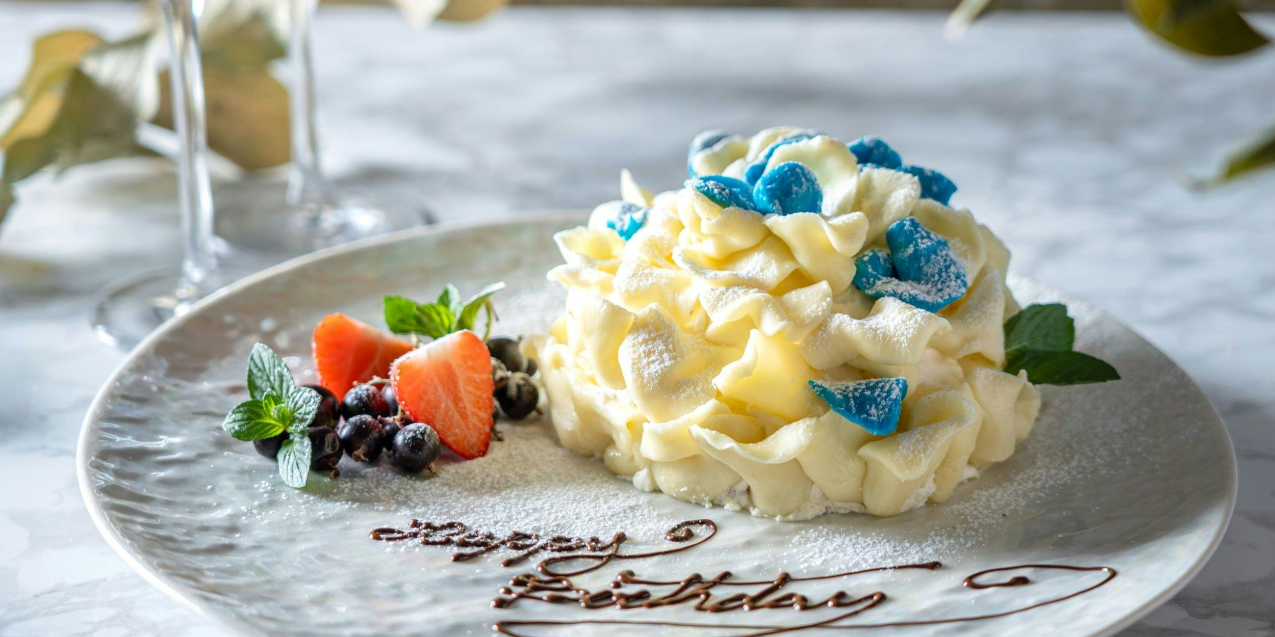 [Anniversary/Birthday] Toast with Sparkling Wine and Anniversary Cake