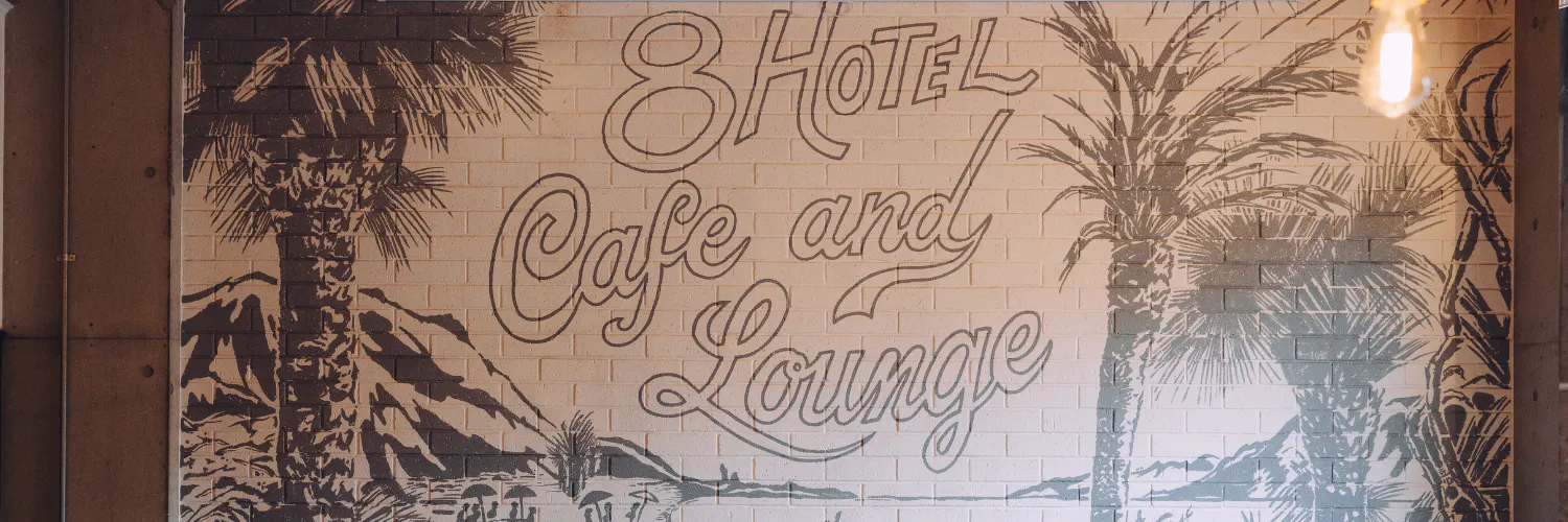 8LOUNGE