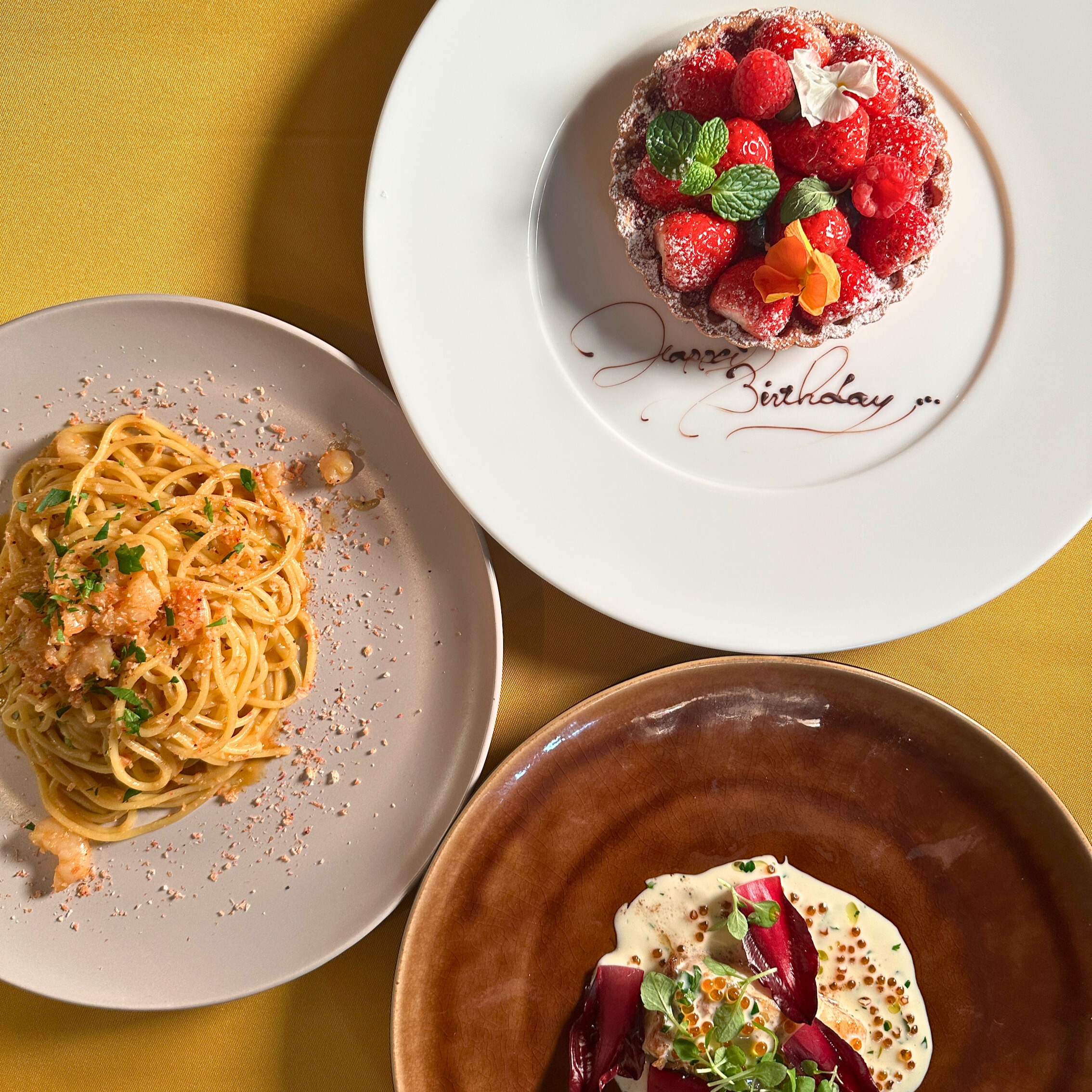 【LUNCH Anniversary Course with a Choice of Fruit Tart Plate *Includes a Message】 <Weekdays 11:30–14:00>